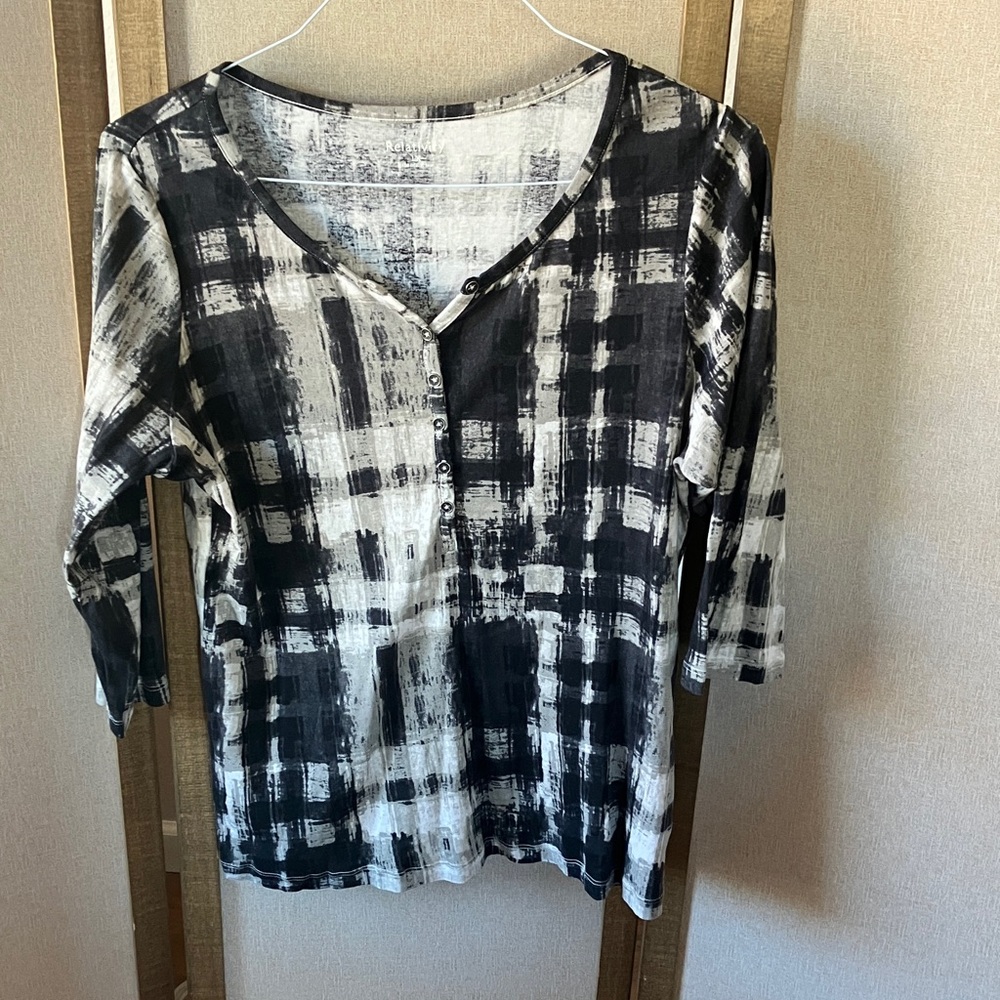 FINAL MARKDOWN Relativity Black and Gray Top 1X